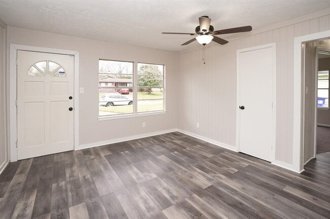 Photo - 805 Horncastle St
