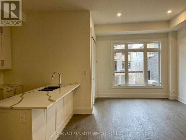 Photo - 3322 Azam Wy