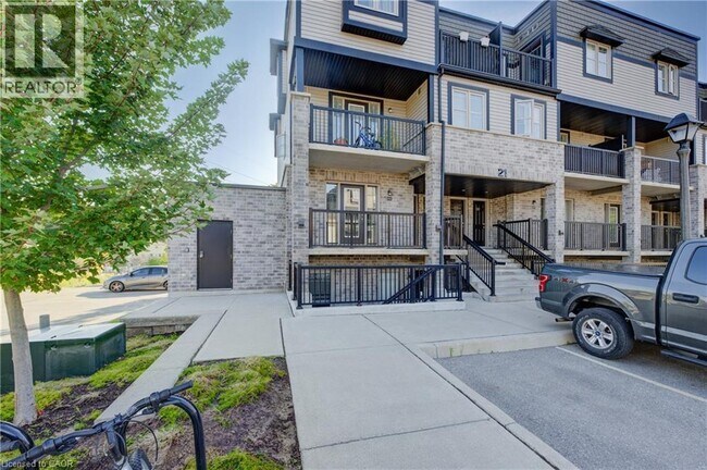 Photo - 1989 Ottawa Street S