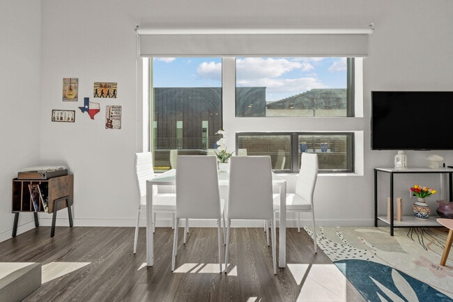 Photo - 49 Navasota St Unidad FL2-ID1030153P