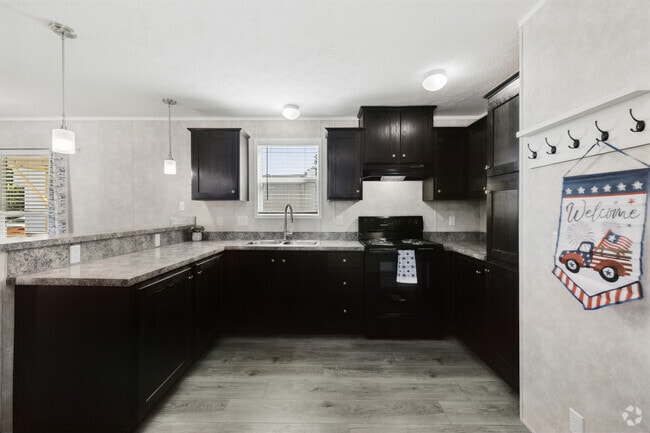 2BR, 1BA - 784SF - Kitchen - Valley View Park
