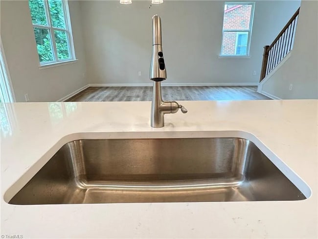 Photo - 1086 W Bank St