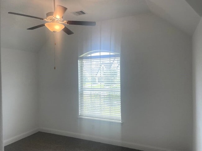 Building Photo - 23627 Maplewood Ridge Dr