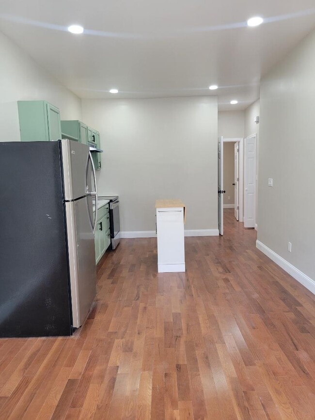 Building Photo - 3140 N Rosewood St