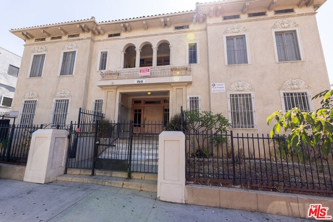 Building Photo - 946 S Burlington Ave Unit 208 Rental