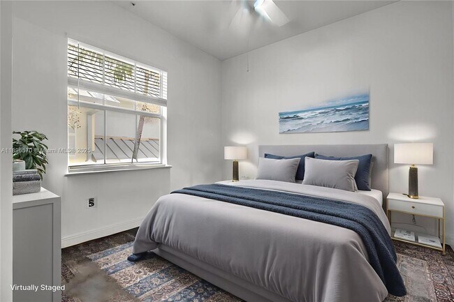 Photo - 1332 SW 2nd Ct Unidad TOWNHOUSE