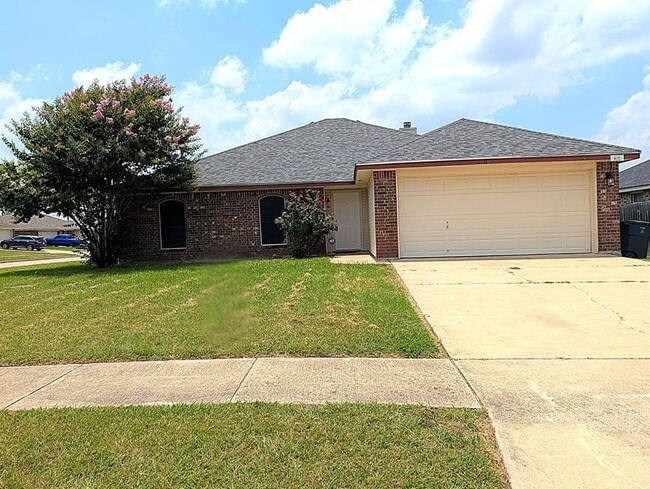 Building Photo - Spacious 4 Bedroom Home with Fresh Updates & Large Yard
