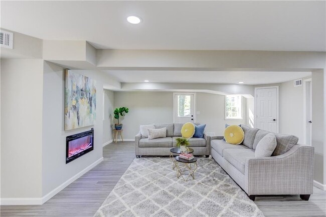 Photo - 154 Huston Dr NW