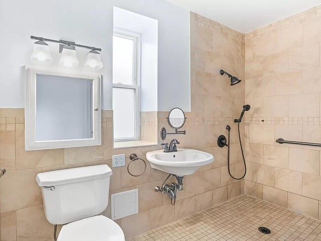 Photo - 811 Walton Ave Unit F19