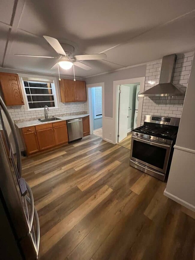 Photo - 67 Ferry St Apartments Unit LARGE DUPLEX -3 BEDROOMS!