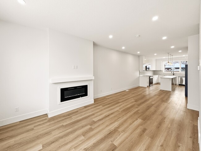 Photo - 4125-4117 Avenue SW