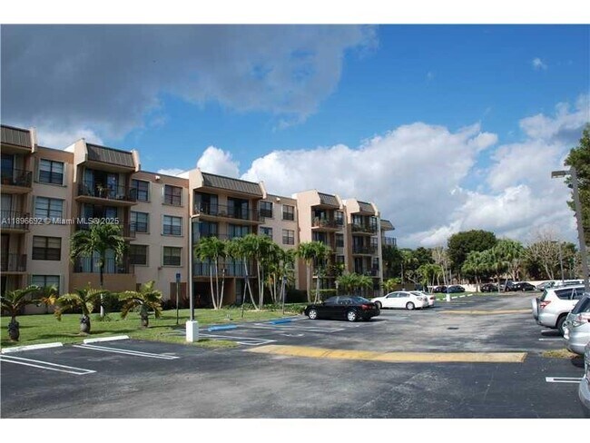 Building Photo - 13020 SW 92nd Ave Unit A209