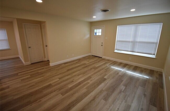 Photo - 1212 N College St