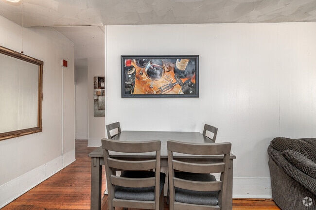 6BR, 1BA - 1,800SF - Dining Area