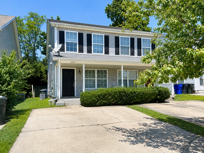 Building Photo - Beautiful Townhouse! All Electric, Washer/Dryer Included! Off-Street Parking, Convenient Location