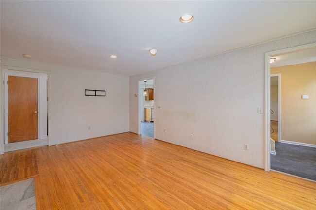 Photo - 75 Parkwood Ave