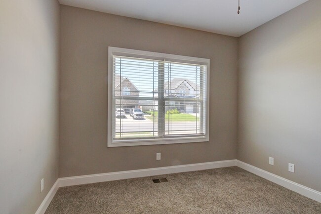 Photo - 332 Bluebriar Trc