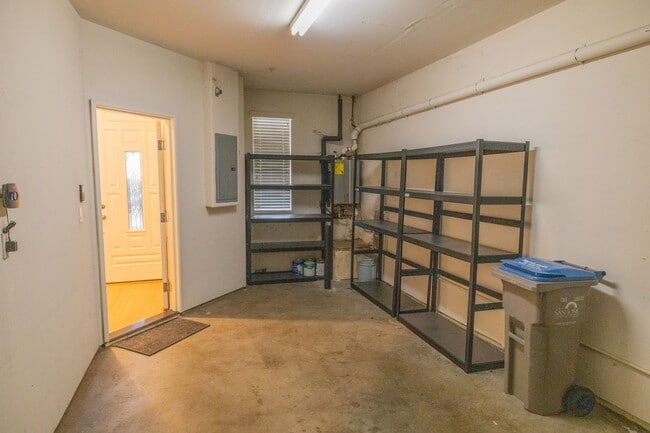 Photo - Beautiful 3 bedroom townhouse that is conv...