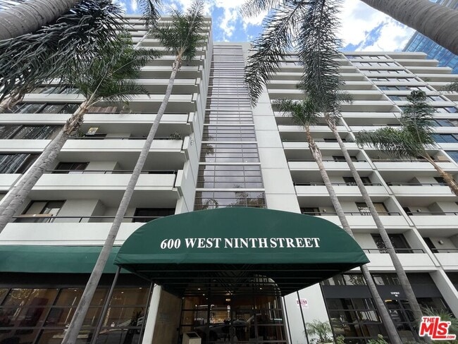 Photo - 600 W 9th St Unidad 1206 Rental