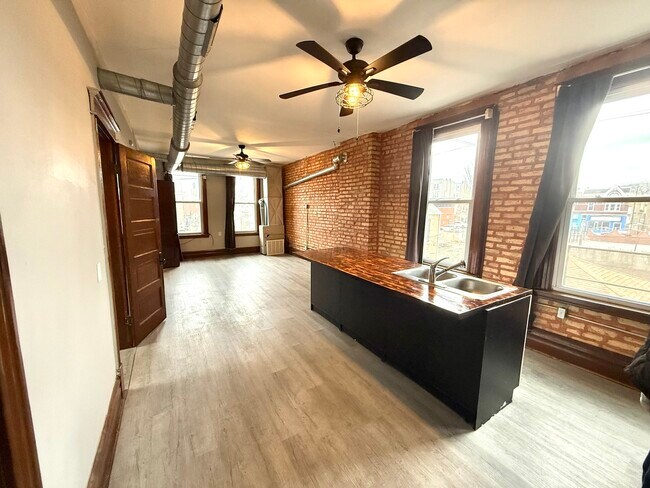 Photo - 2141 S Marshall Blvd Unidad 2R