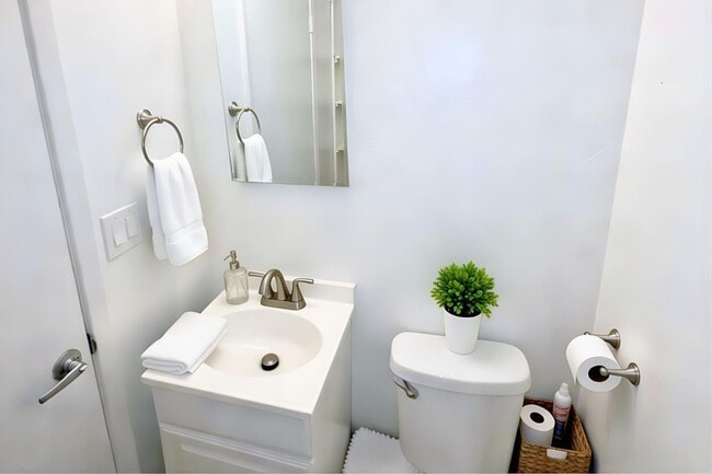 Photo - 725 W 1st Ave Unit 102