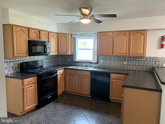 Photo - 402 Carpenter St