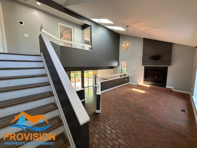 Photo - 907 Berwick Dr
