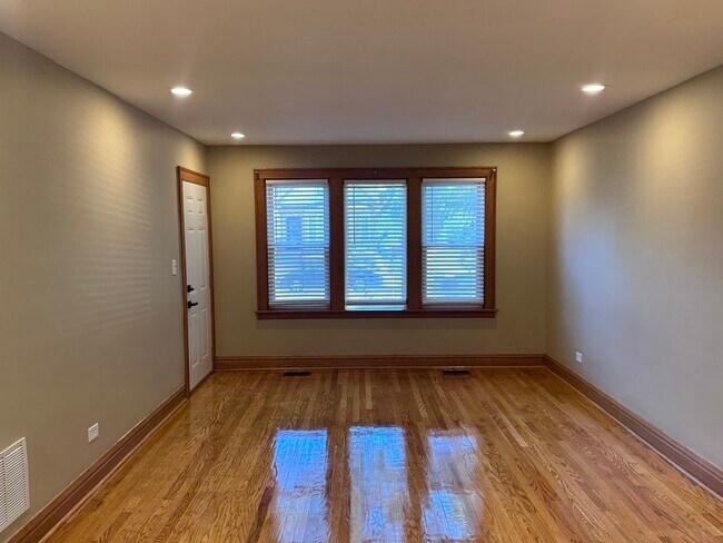 Photo - 8532 S Yates Blvd Unit 1