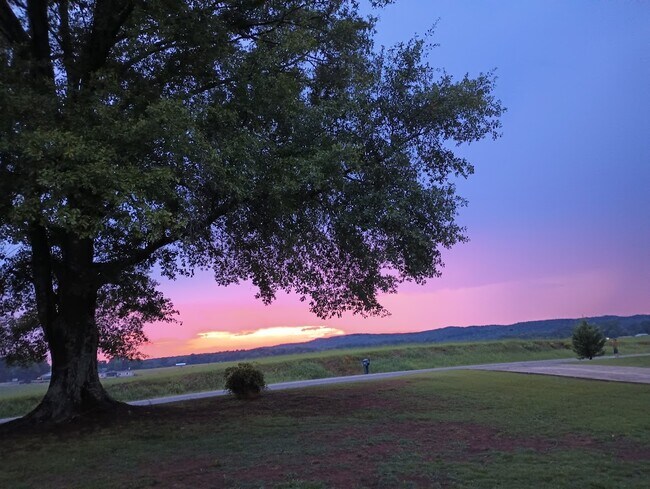 Spectacular Sunsets - 2650 Highway 77