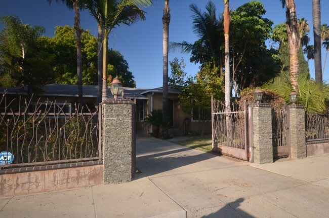 Photo - 19201 Strathern St