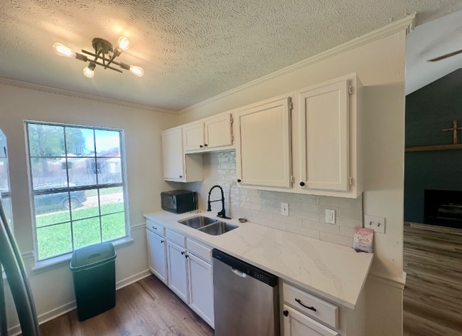 Photo - 587 Bryceland Blvd