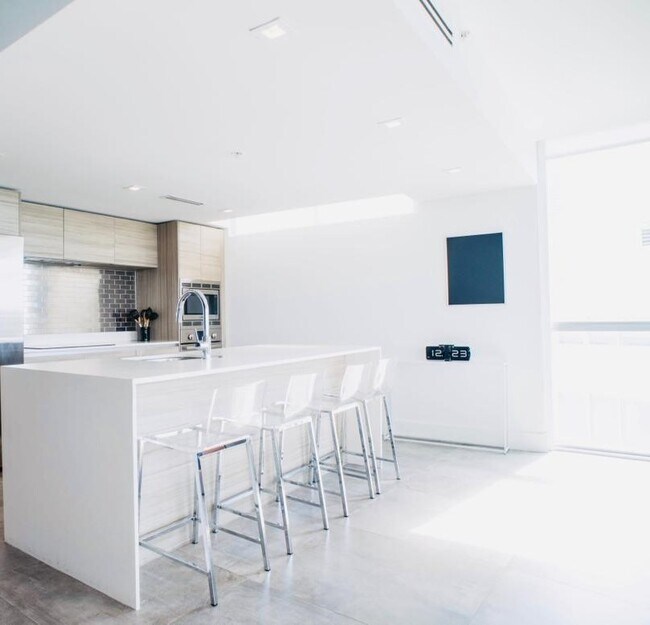 Photo - 6620 Indian Creek Dr Unit 708