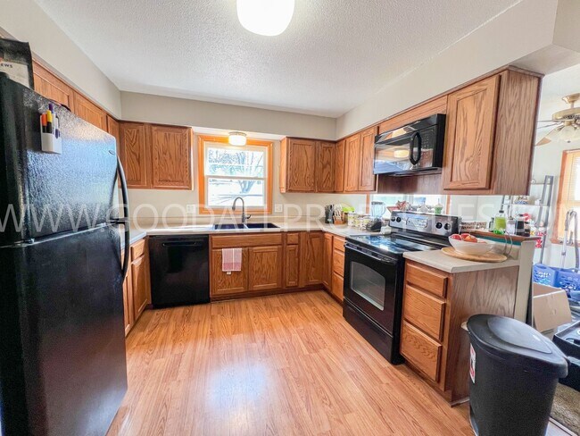 Photo - Price Reduction!! 4 bedroom home in Des Mo...