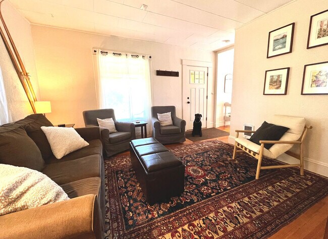 Building Photo - 704 13th St Unit ID1247426P Rental