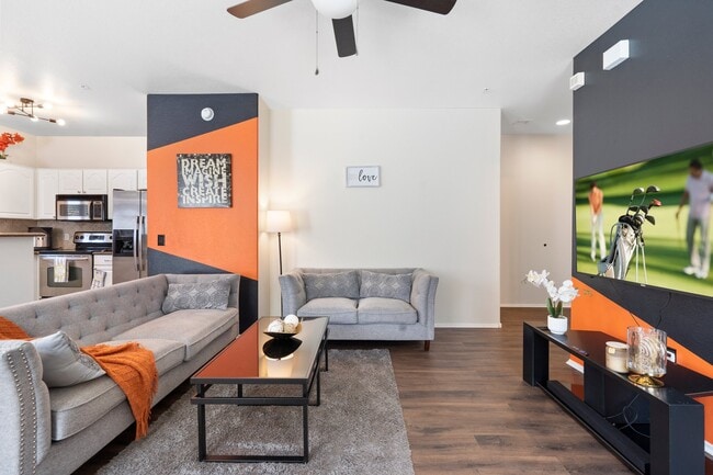 Photo - 2402 E 5th St