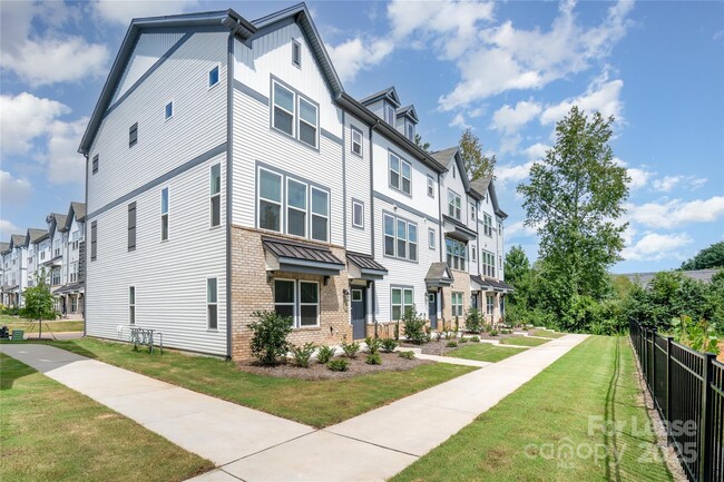 Photo - 1617 Blanche St