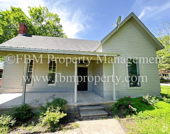 Building Photo - 507 N Live Oak Ave Rental