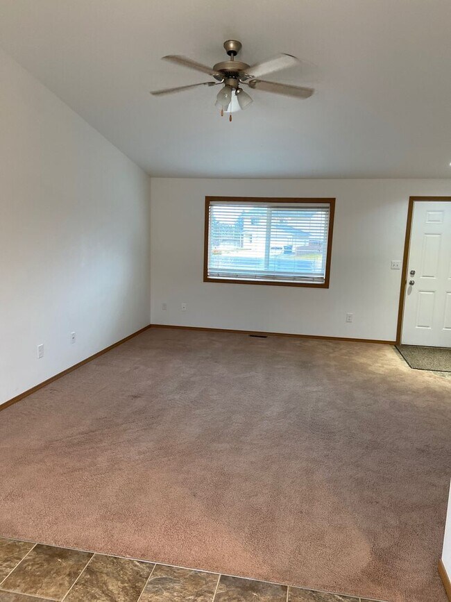 1617 Dynasty Dr