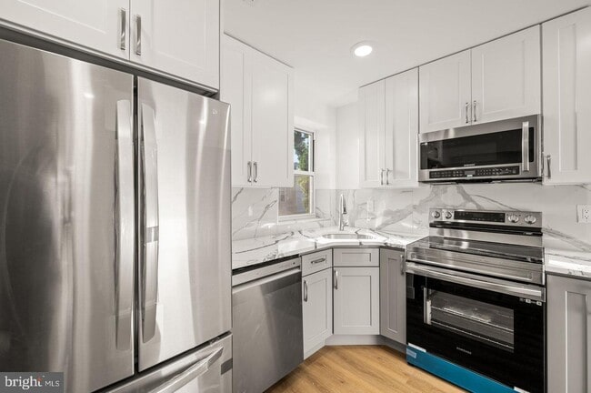 Kitchen / Closeup - 2104 N 8th St Unit #3