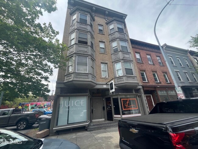 Building Photo - 151 4th St Unit 3A