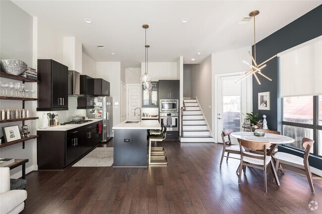 Building Photo - 1421 W 24th St Rental