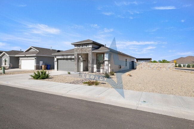4 bedroom with 3 bathrooms!!!! - 4 bedroom with 3 bathrooms!!!! House
