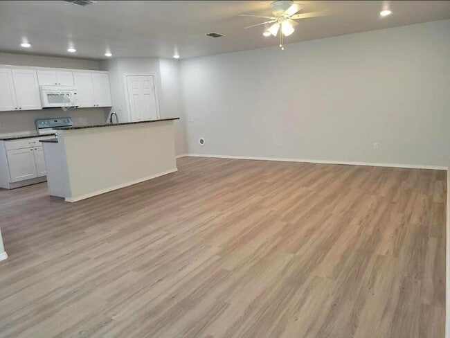 Photo - 5524 Jarvis St Unit B