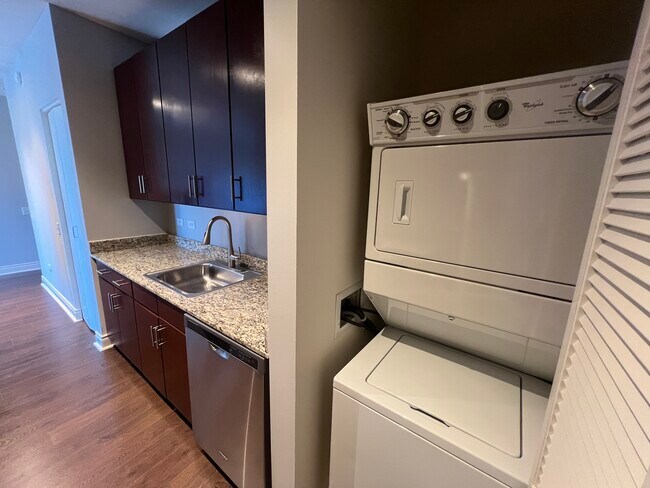 Photo - 800 S Clark St