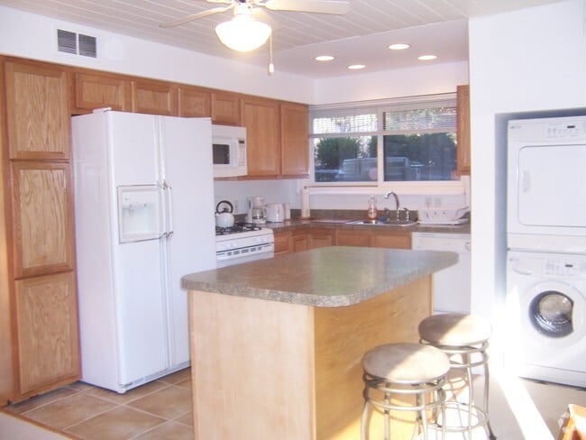 Building Photo - 7621 Carteret Rd Unit A Rental