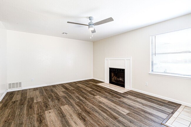 Photo - 4010 NW Ozmun Ave Unidad 4010-B