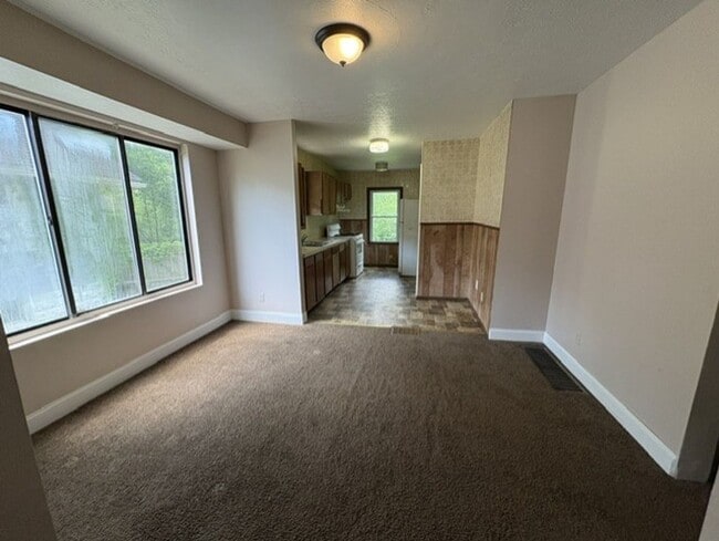 Photo - 680 Grifton Ave