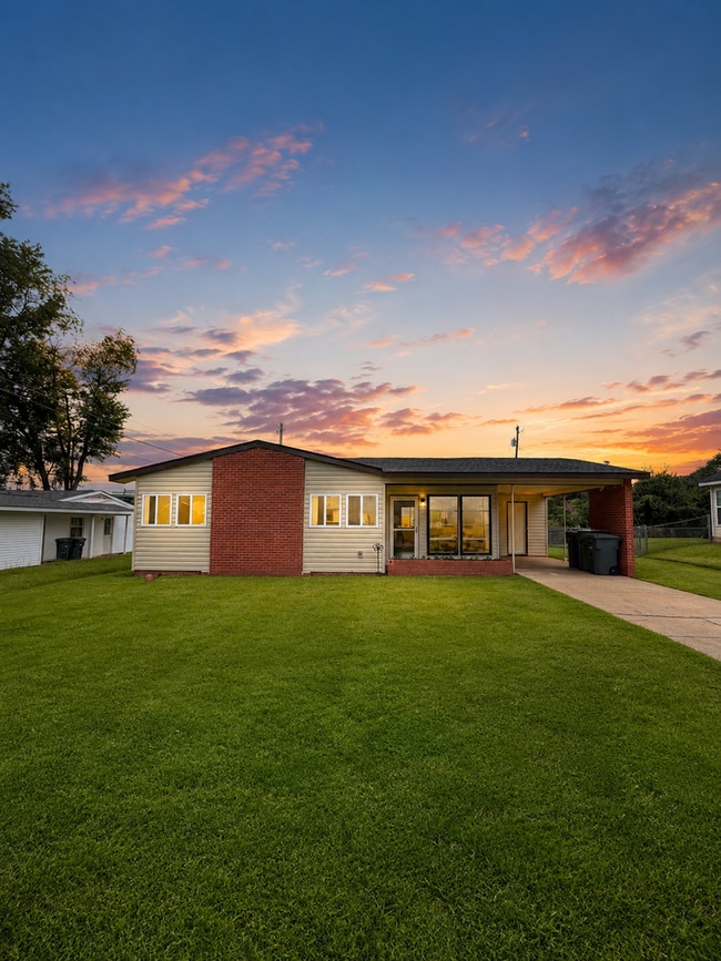 Building Photo - Completely Remodeled 4BR Home Steps from Alabama A&M University | Fenced Yard | Section 8 Welcome