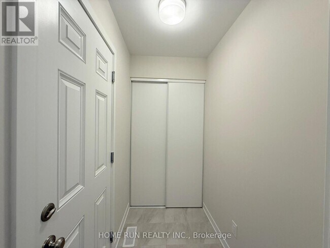 Photo - 515 Galanthus Walk