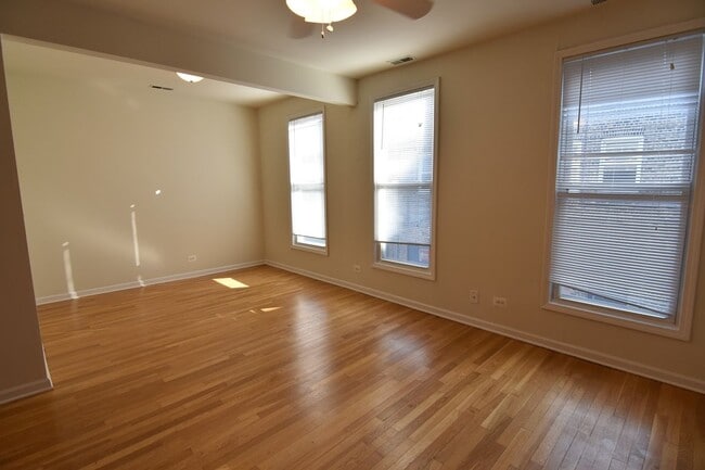 Photo - 3230 N Clark St Unit 3230-2R